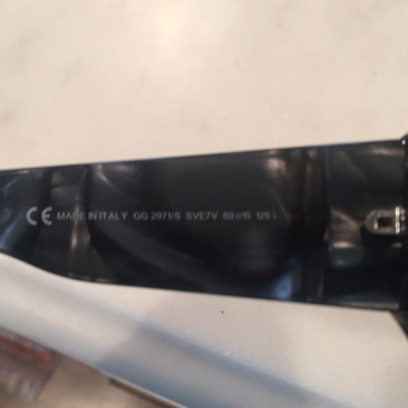 Ladies Gucci Marble Grey Sunglasses Like New!! - Picture 4 of 6